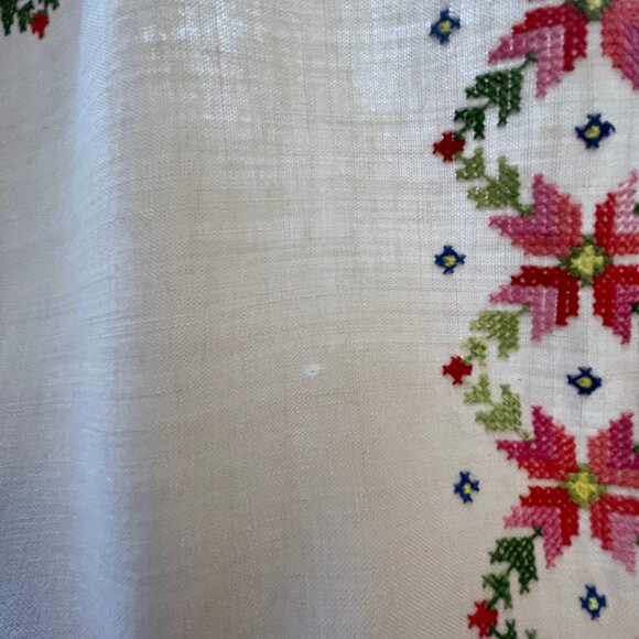 Point de Croix Table Linen Set - Picture 12 of 13